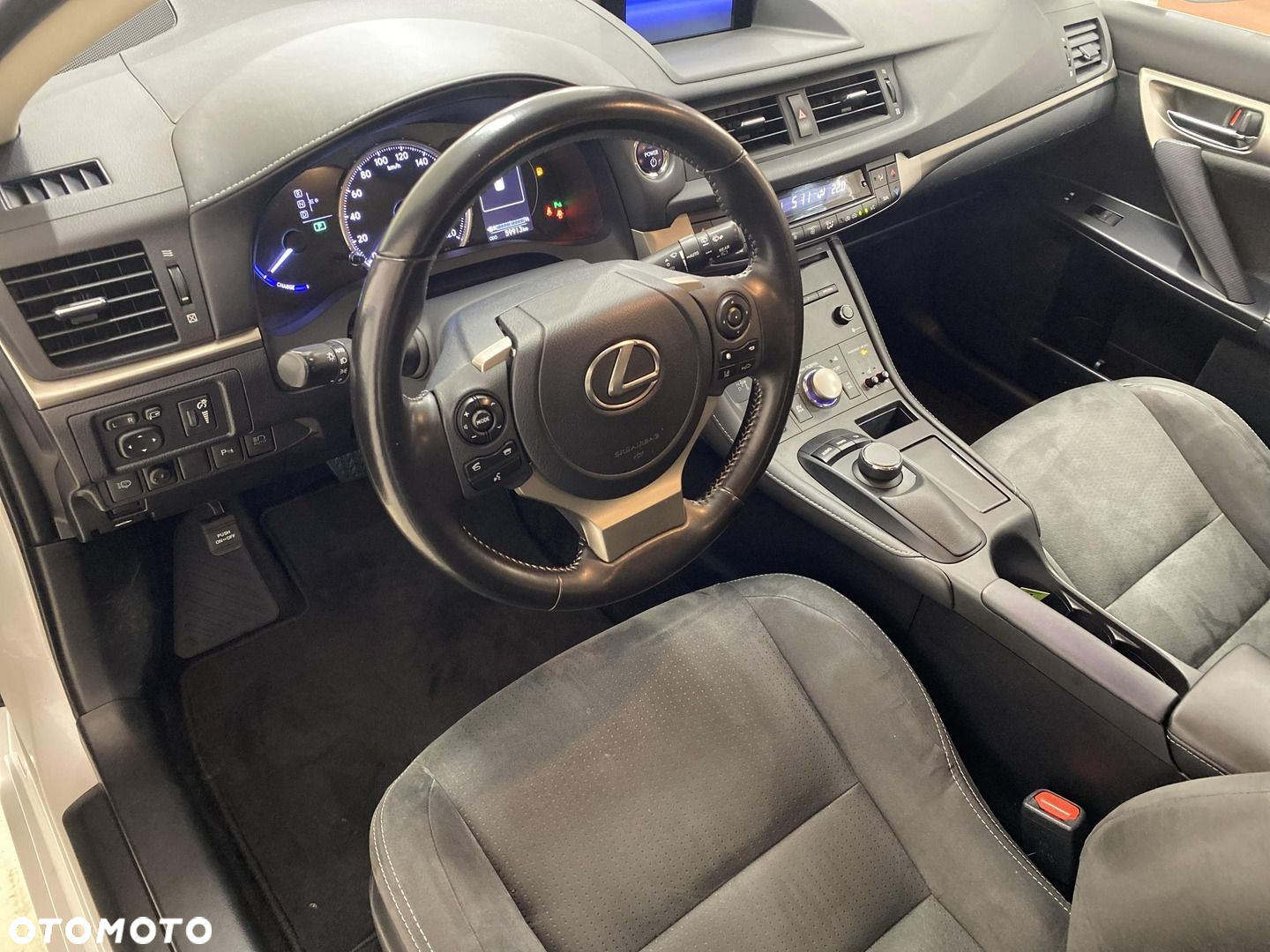 Lexus CT - 10