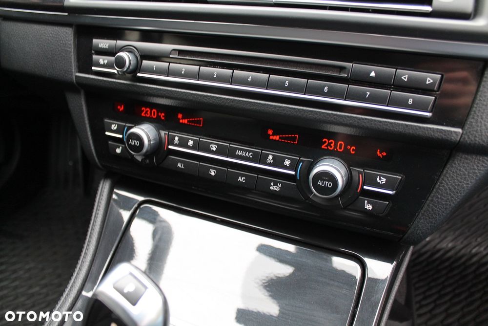 BMW Seria 5 520d - 29