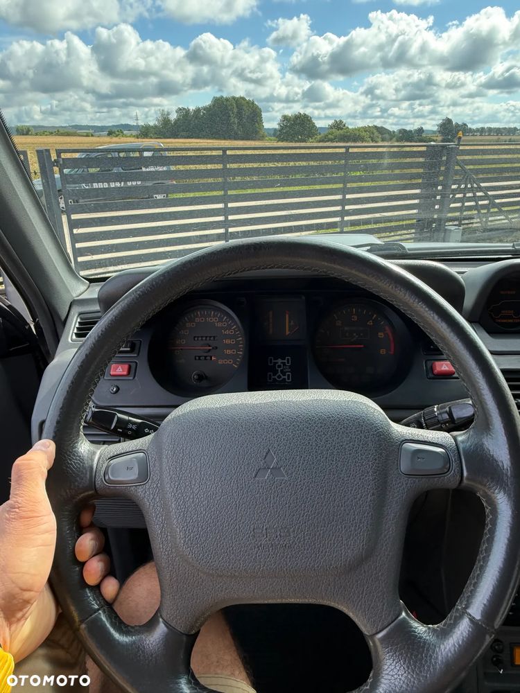 Mitsubishi Pajero - 8