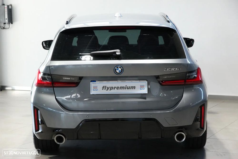 BMW 330 e Pack Desportivo M Auto - 36