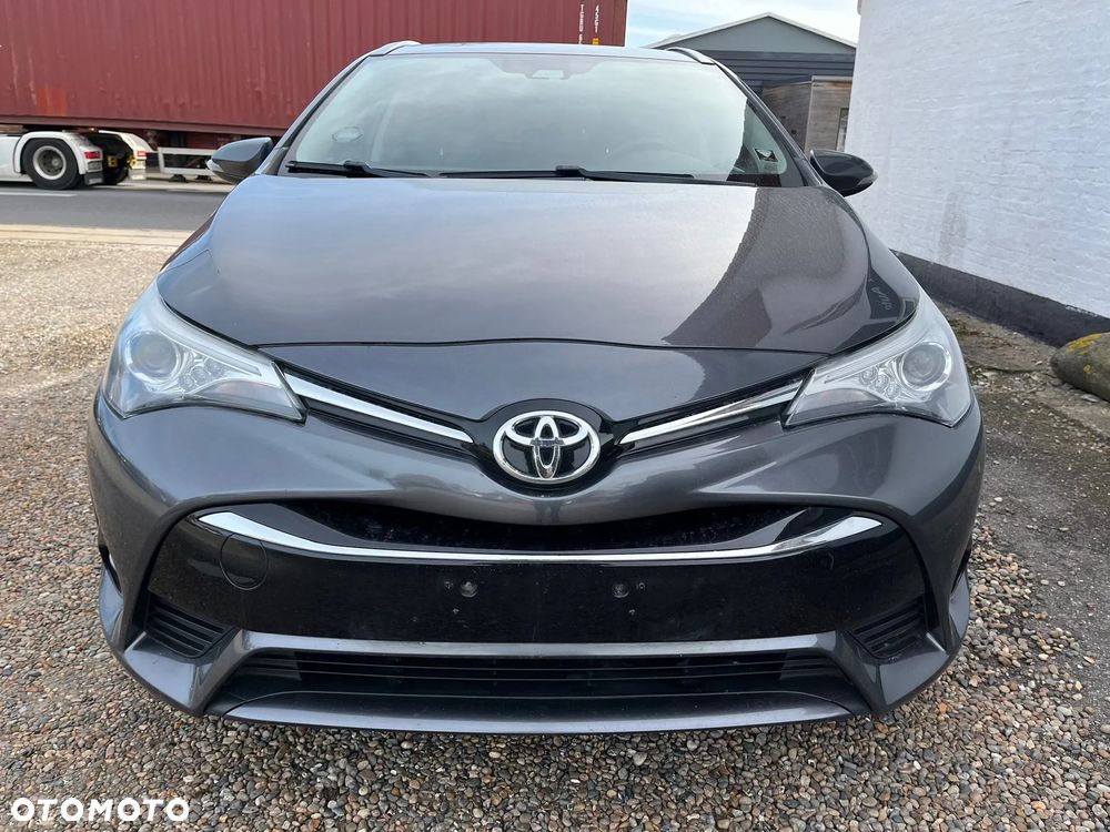 Toyota Avensis 1.8 Executive - 5