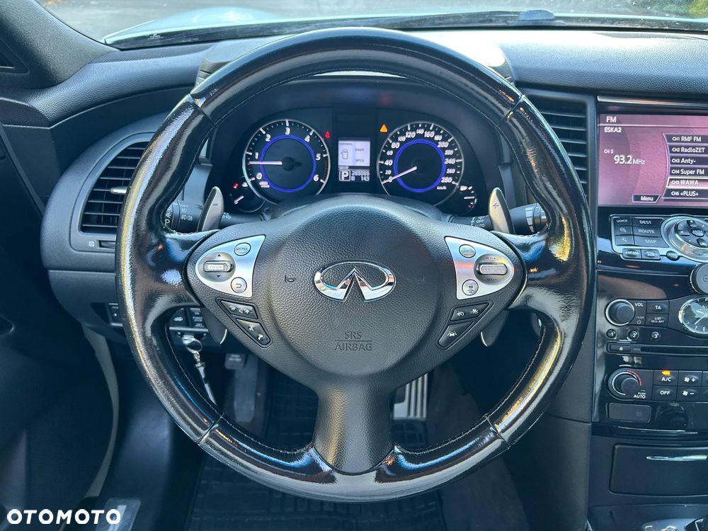 Infiniti FX FX30d Black & White Edition - 15