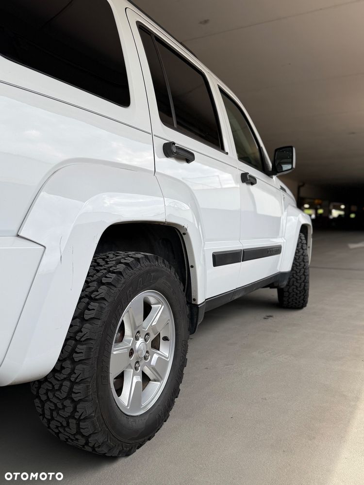 Jeep Liberty 3.7 4x4 - 8