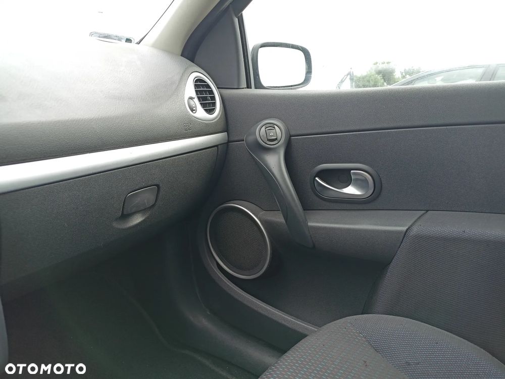 Renault Clio - 12