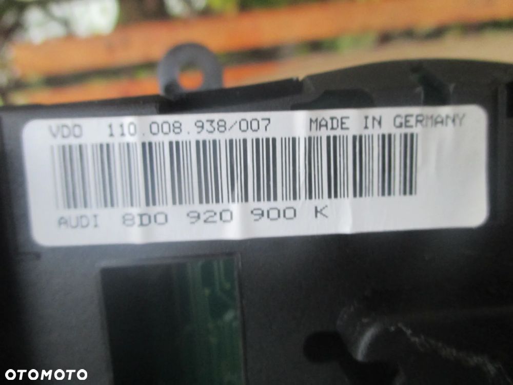 Licznik zegar Audi A4 B5 lift 8D0920900K - 4