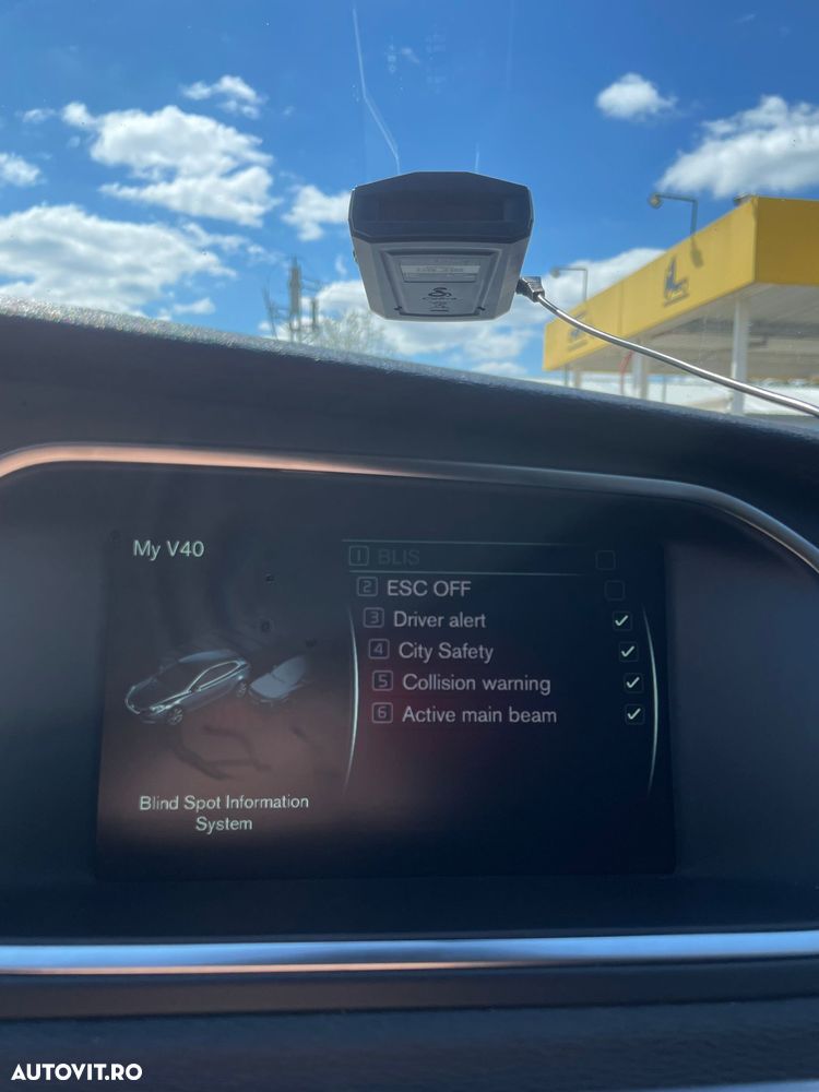 Volvo V40 D4 VEA Momentum - 4