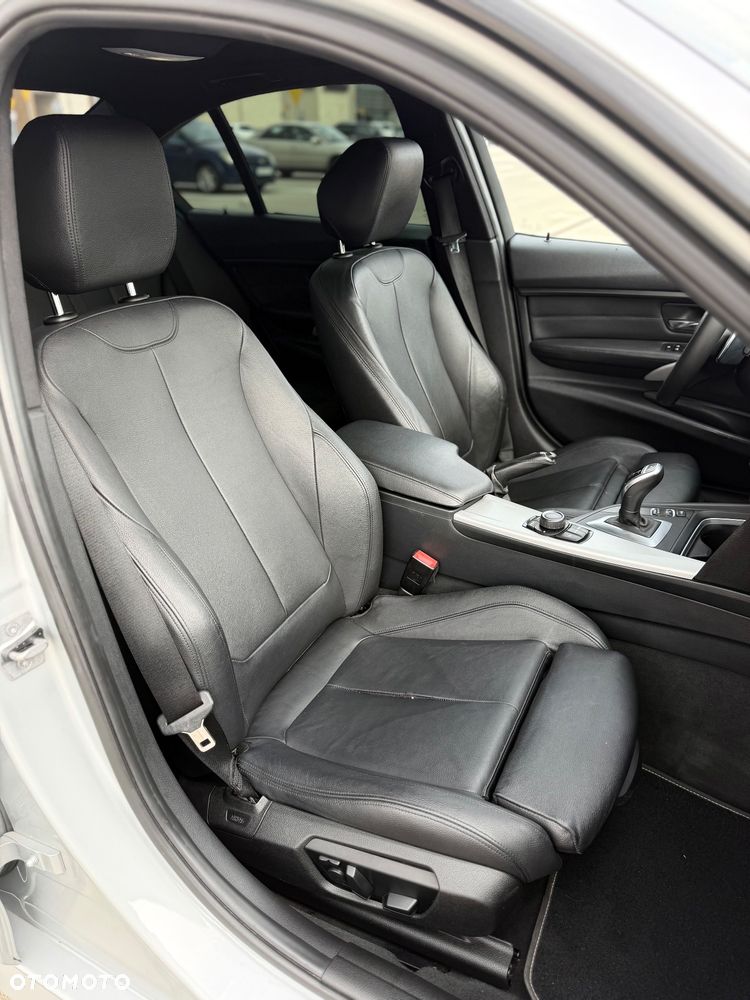 BMW Seria 3 335i - 18
