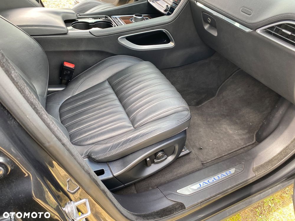 Jaguar F-Pace 20d AWD Prestige - 27