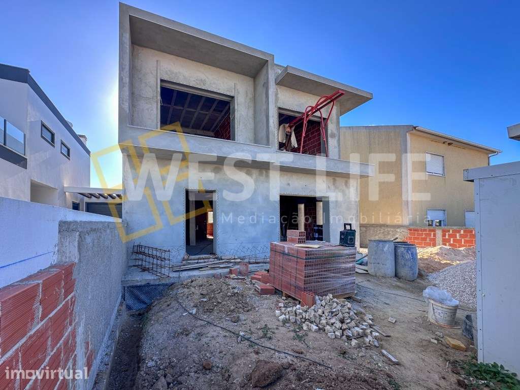 Moradia T4+1 Nova com Arquitetura Moderna, Terraços e Vista Panorâm... - Grande imagem: 5/33