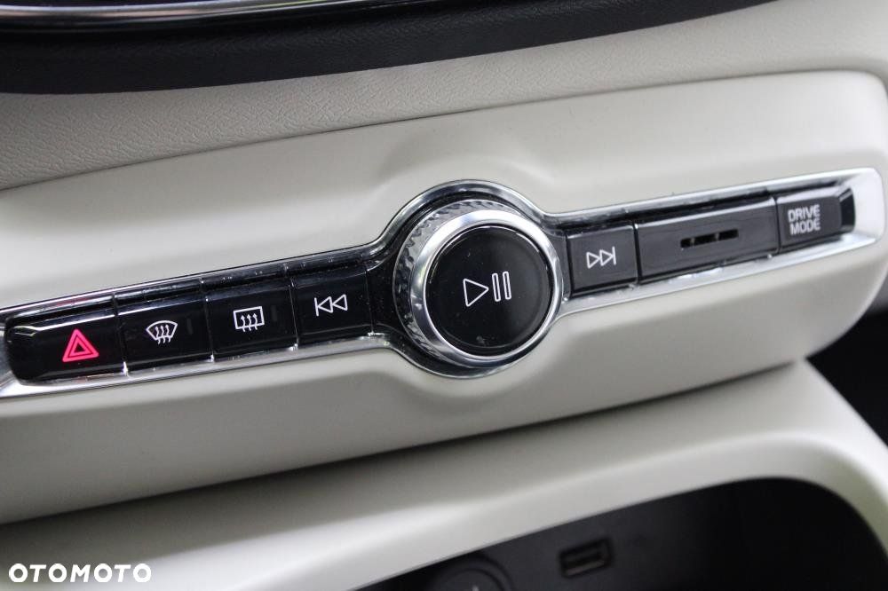 Volvo XC 40 - 18