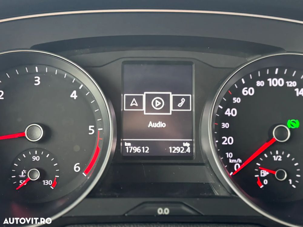 Volkswagen Passat Variant 1.6 TDI SCR DSG Business - 19