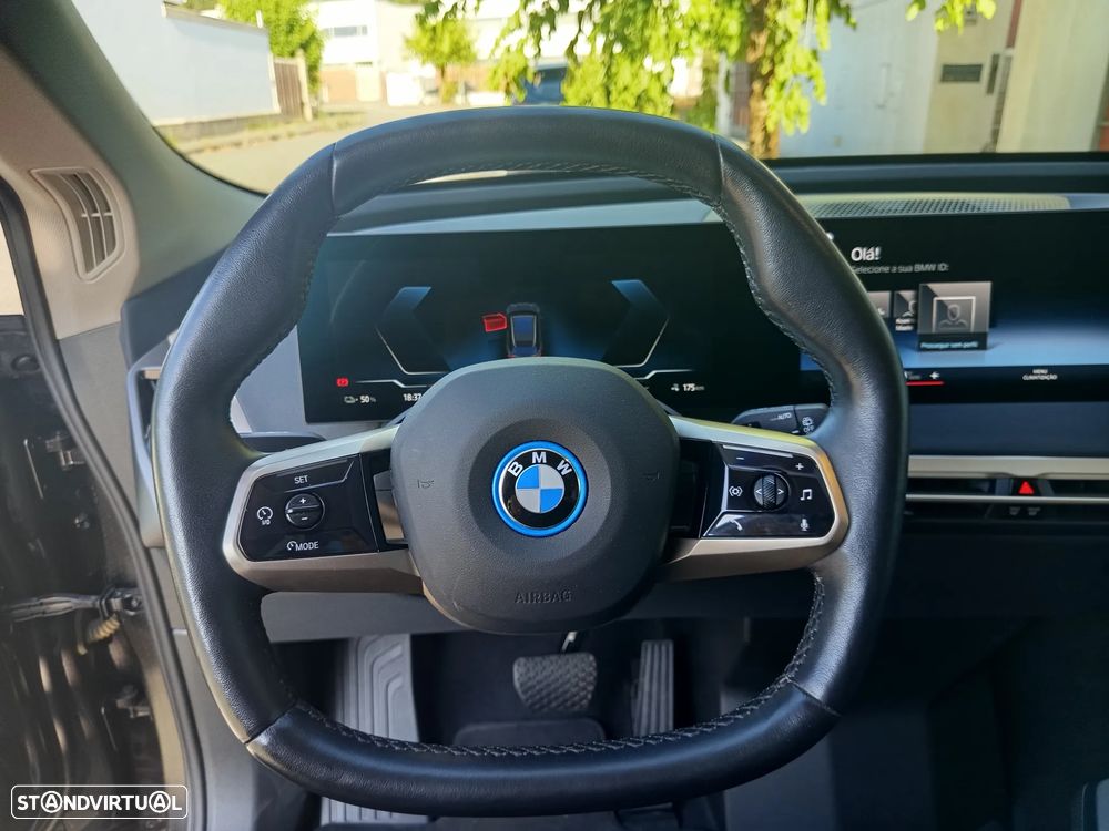 BMW iX xDrive40 - 16