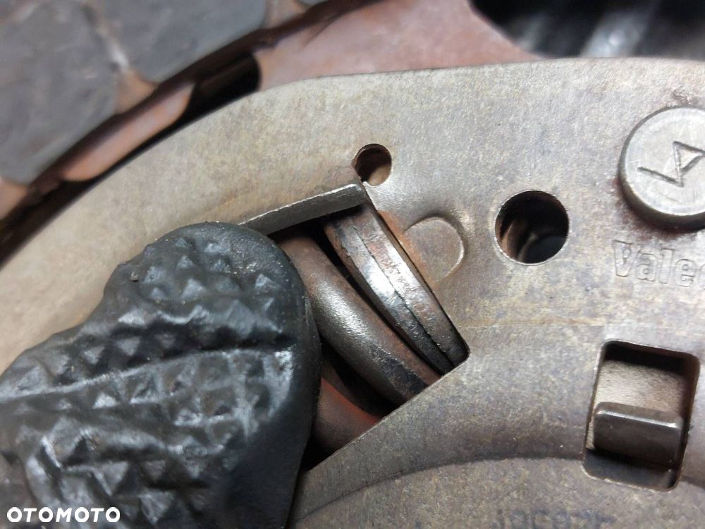 SPRZĘGŁO TARCZA + DOCISK + ŁOŻYSKO OPOROWE TOYOTA AVENSIS T25 2.0 16V - 5