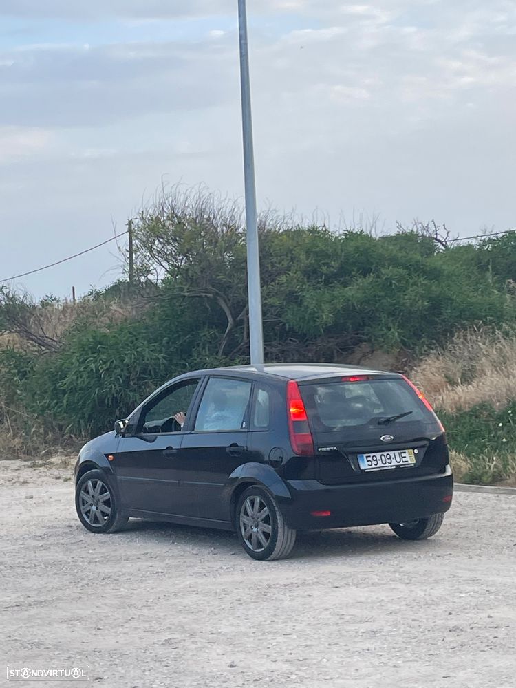 Ford Fiesta 1.4 Ghia - 9
