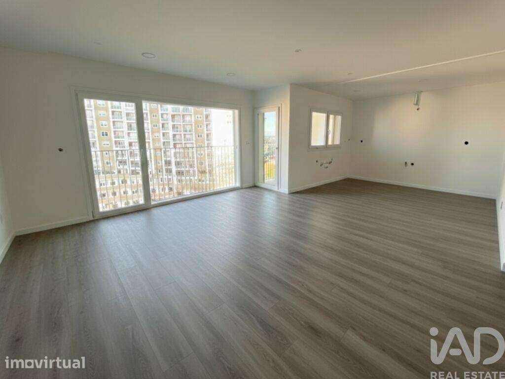 Apartamento T3 em Corroios de 91,00 m2 - Grande imagem: 2/21