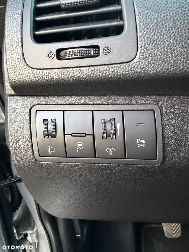 Kia Venga - 31