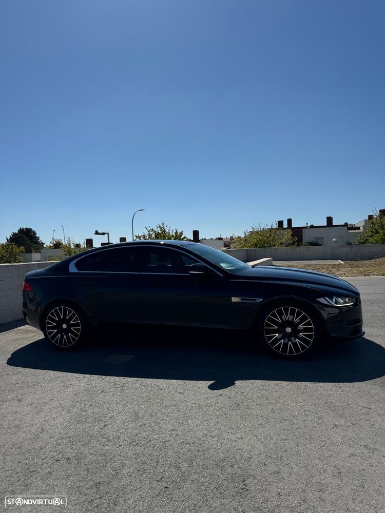 Jaguar XE 2.0 D Prestige Aut. - 3