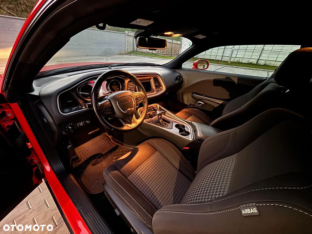 Dodge Challenger - 4