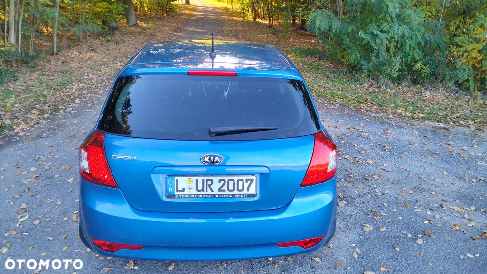 Kia Ceed - 32