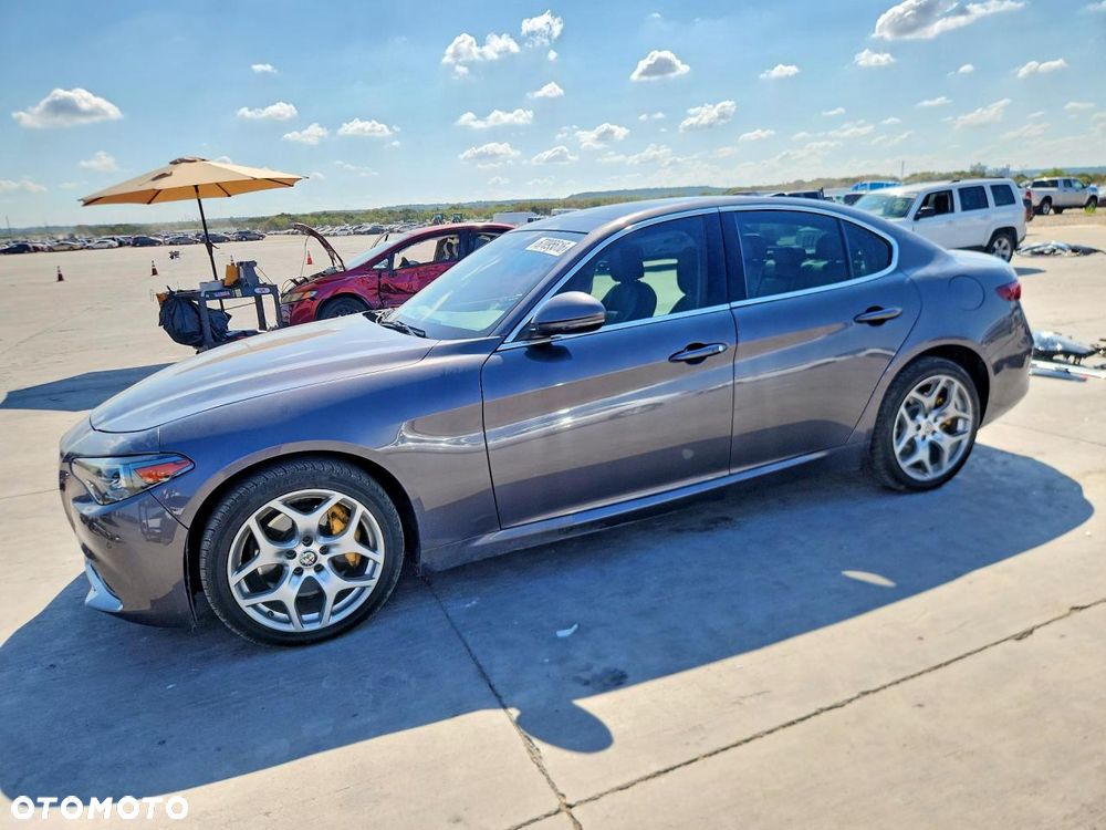 Alfa Romeo Giulia 2.0 Turbo 16V AT8-Q4 Veloce - 11