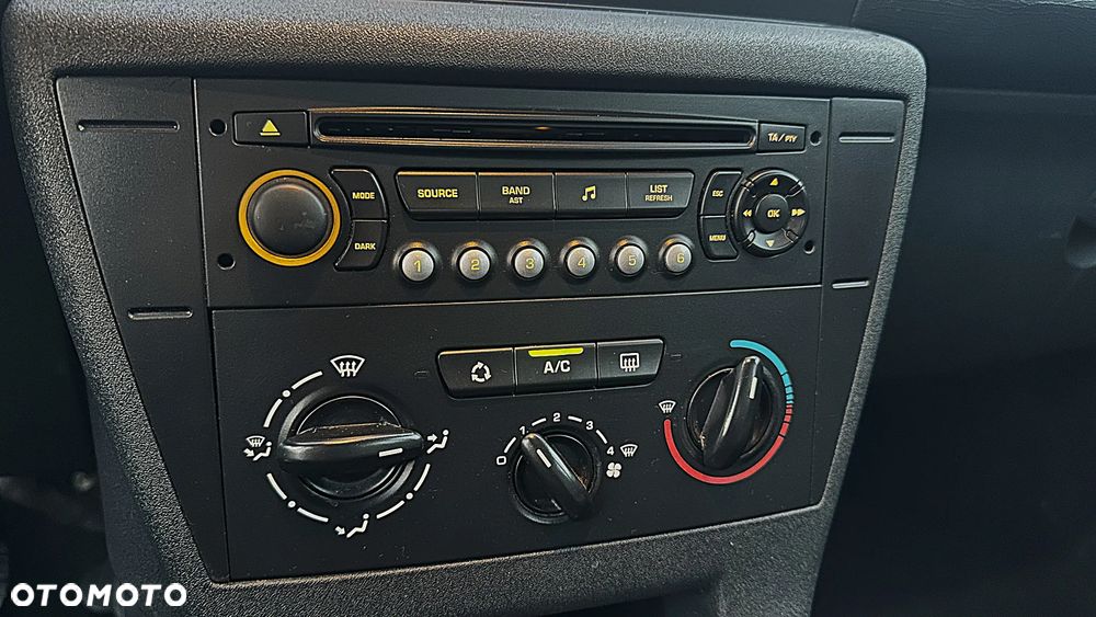 Citroën C4 1.4 16V Style - 19