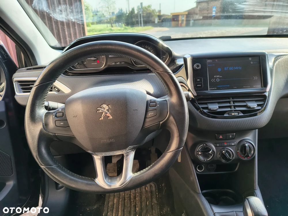 Peugeot 208 - 17
