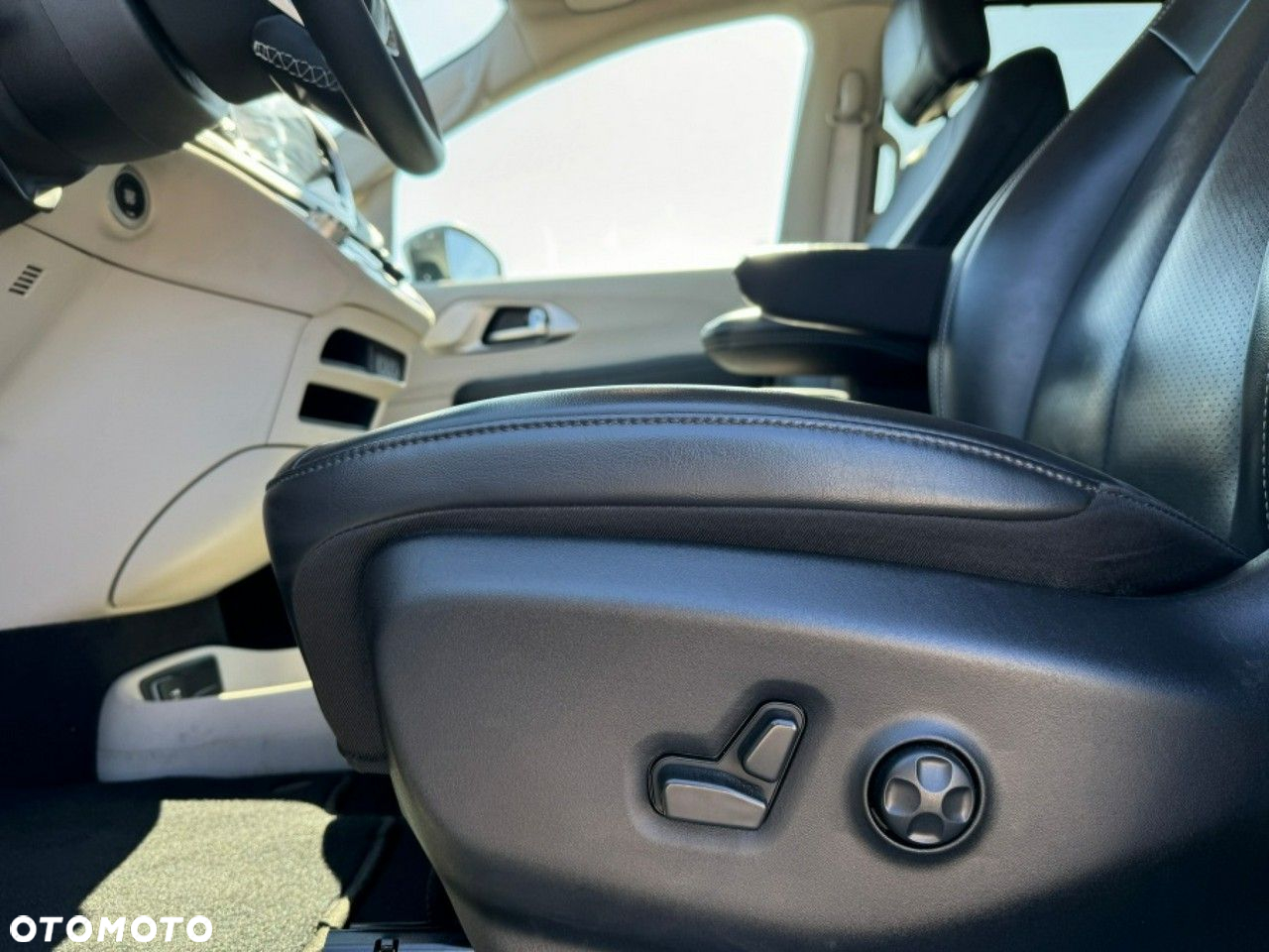 Chrysler Pacifica - 16