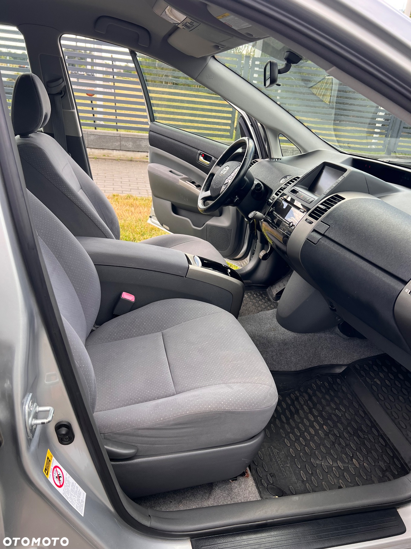 Toyota Prius (Hybrid) Executive - 26