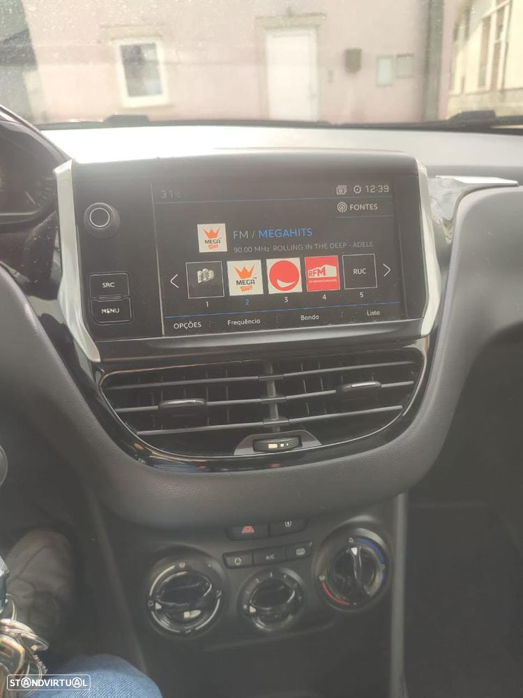 Peugeot 208 - 6