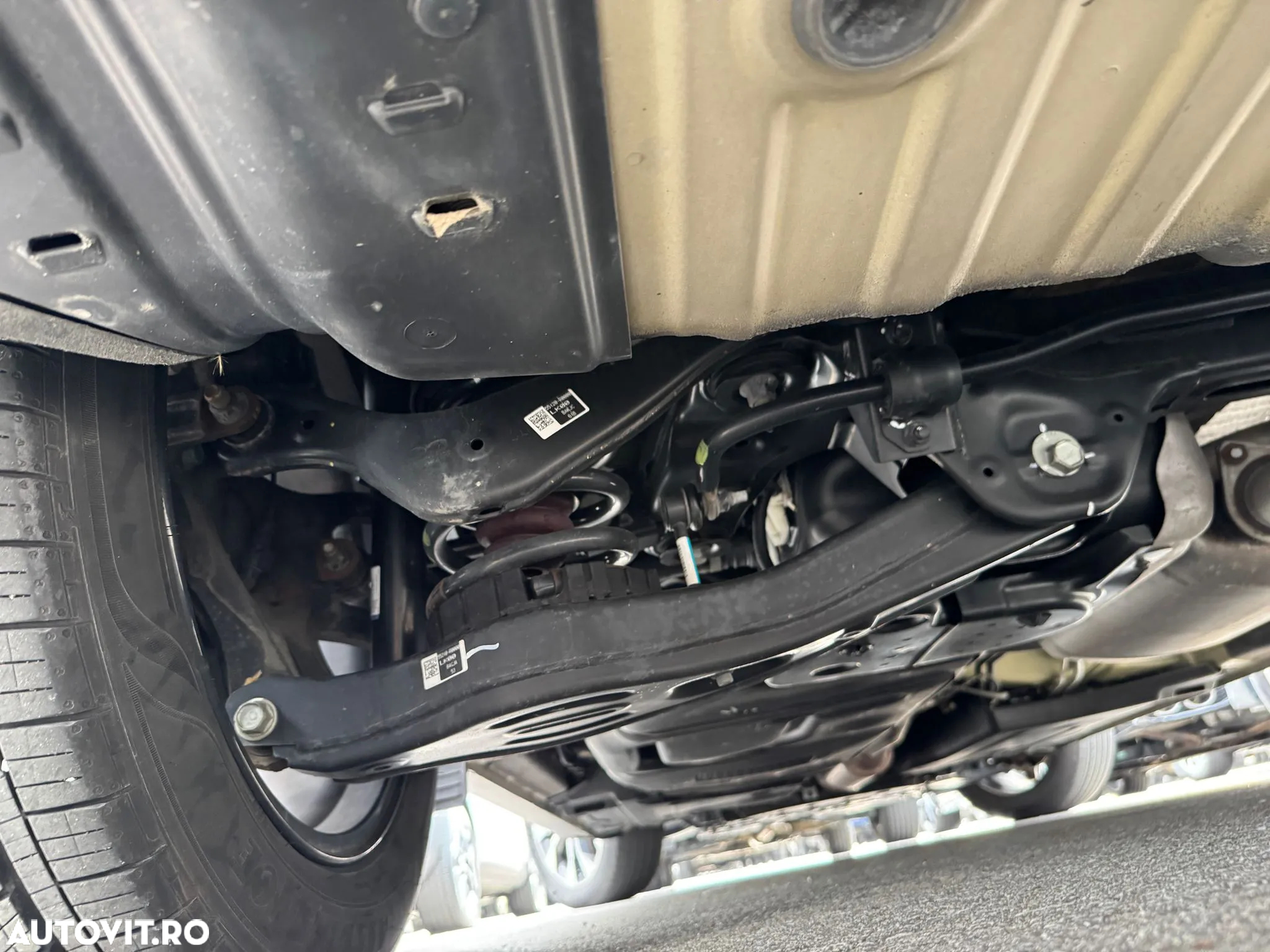 Kia Carnival - 32