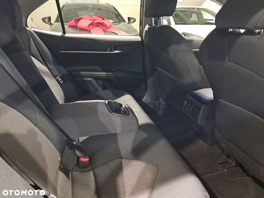 Toyota Camry - 10