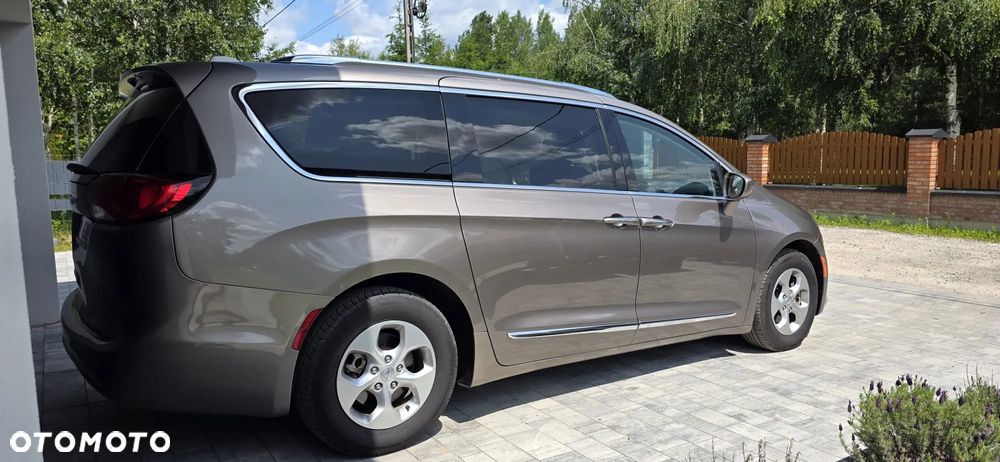 Chrysler Pacifica - 15