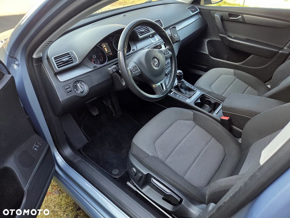 Volkswagen Passat - 13