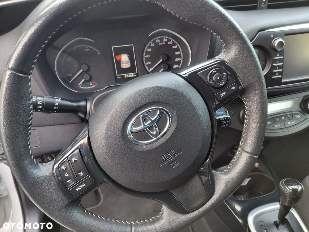 Toyota Yaris Hybrid 100 Premium - 7
