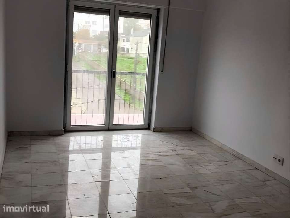 Arrendamento de apartamento T3 na Rua Vale da Rosa, 44 - Grande imagem: 2/10
