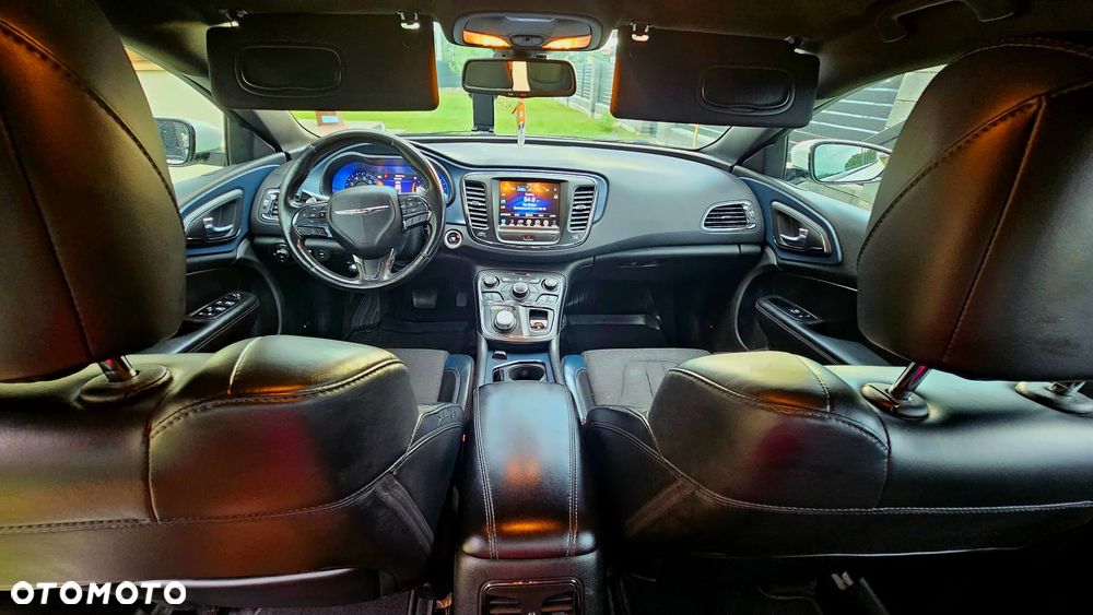 Chrysler 200 - 12