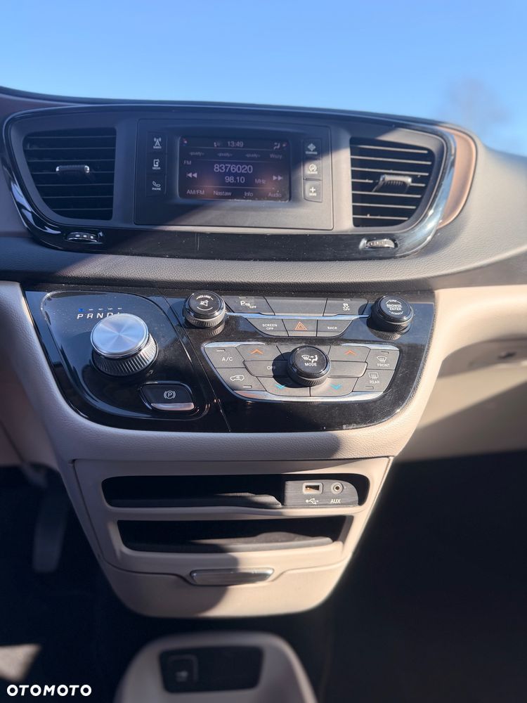 Chrysler Pacifica - 16