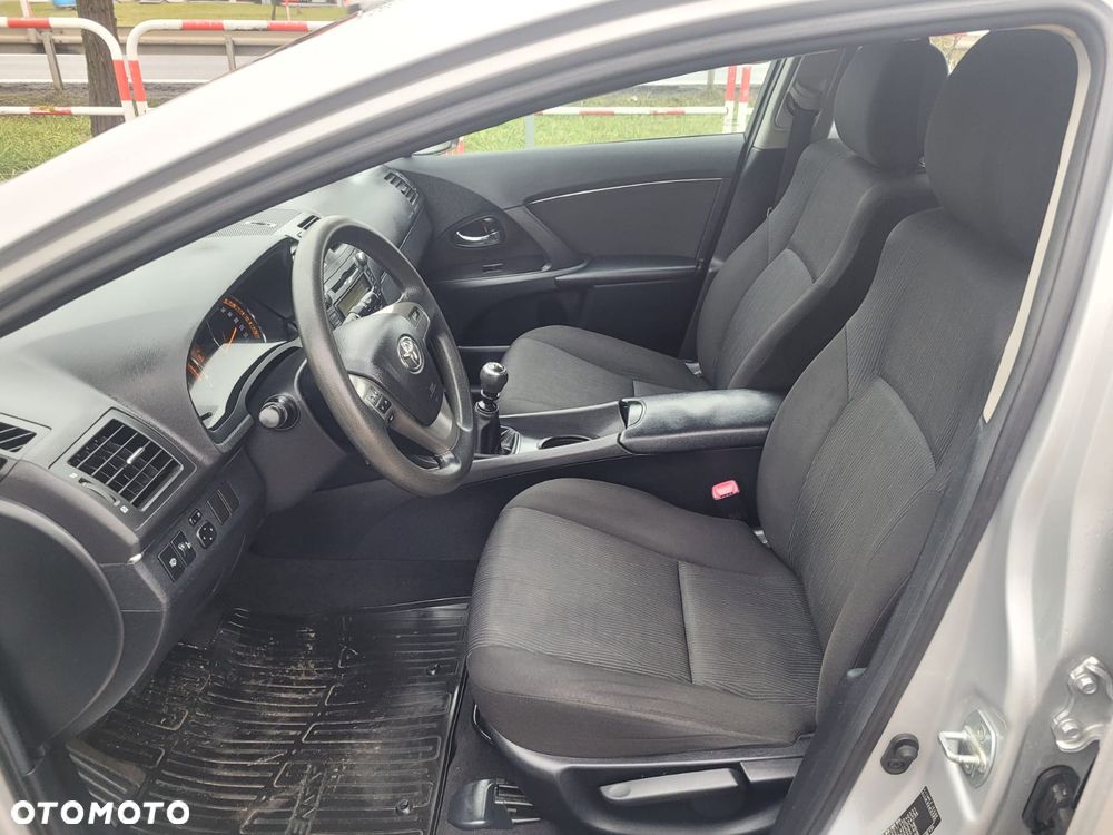 Toyota Avensis 1.8 Comfort - 17