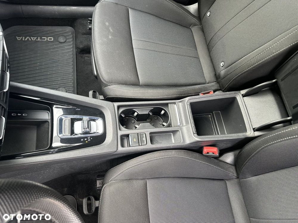 Skoda Octavia 2.0 TDI Sportline DSG - 25