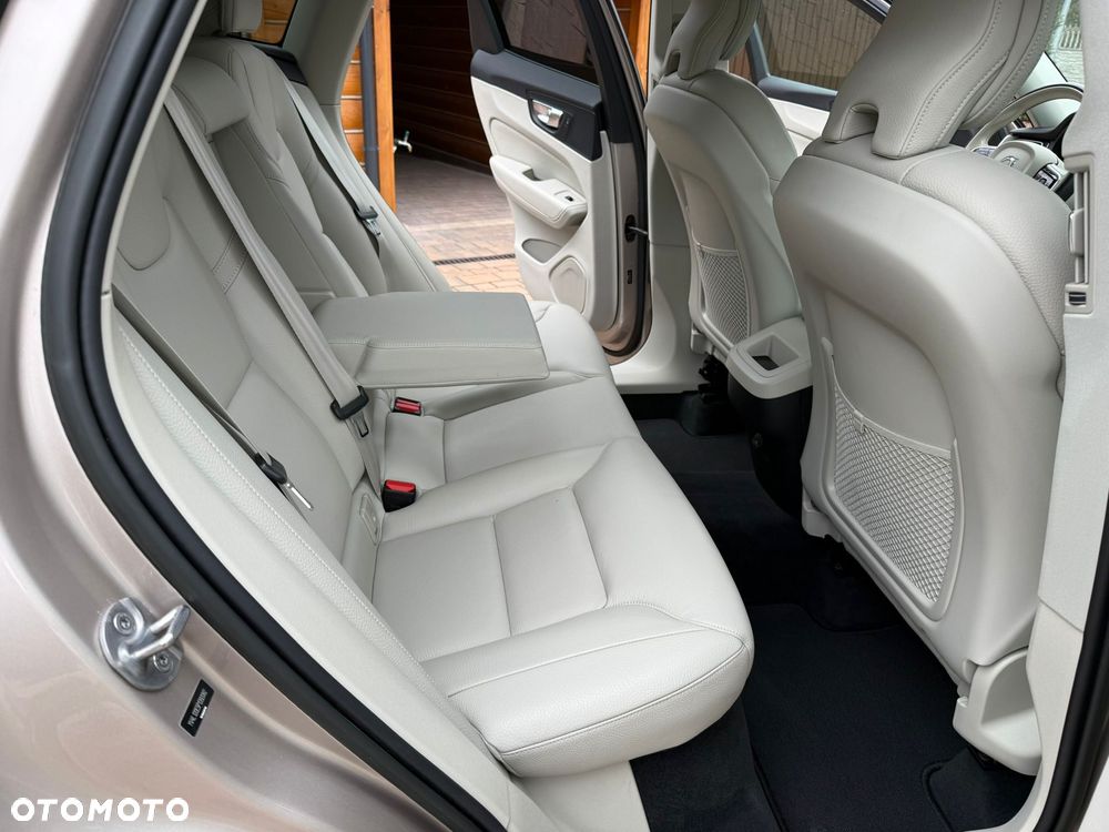 Volvo XC 60 B5 B Inscription - 17
