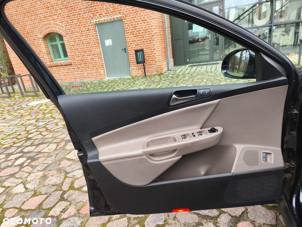 Volkswagen Passat 2.0 TDI DPF Highline - 20