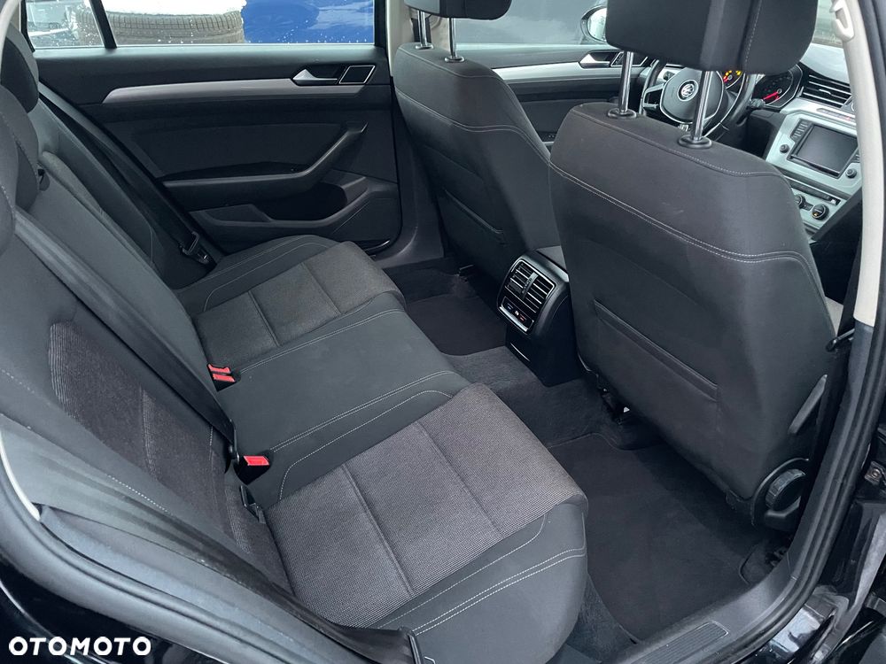Volkswagen Passat 2.0 TDI SCR Comfortline - 10