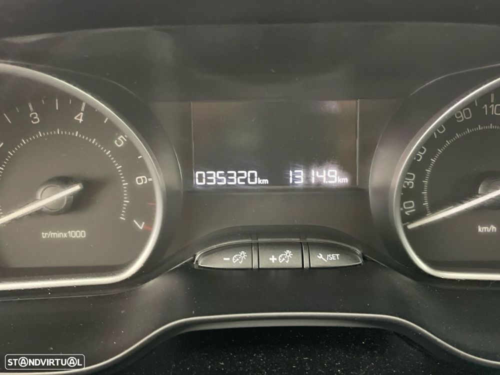 Peugeot 2008 1.2 PureTech Signature - 9