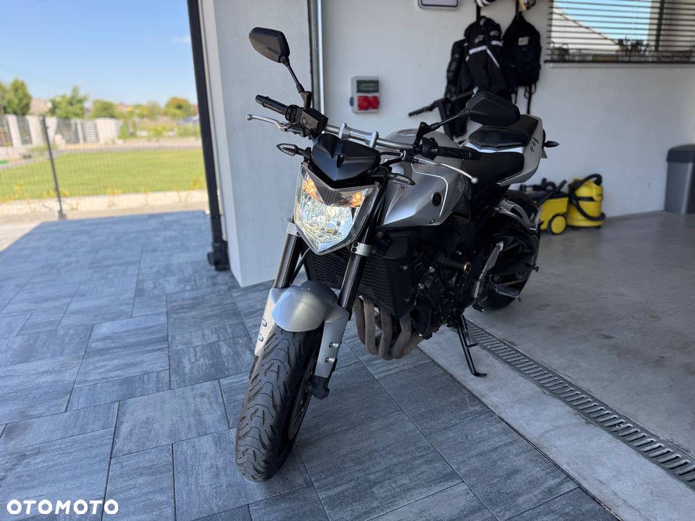 Yamaha FZ - 8