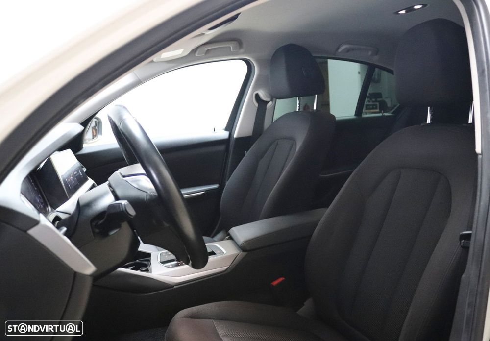 BMW 330 e Line Luxury Auto - 13