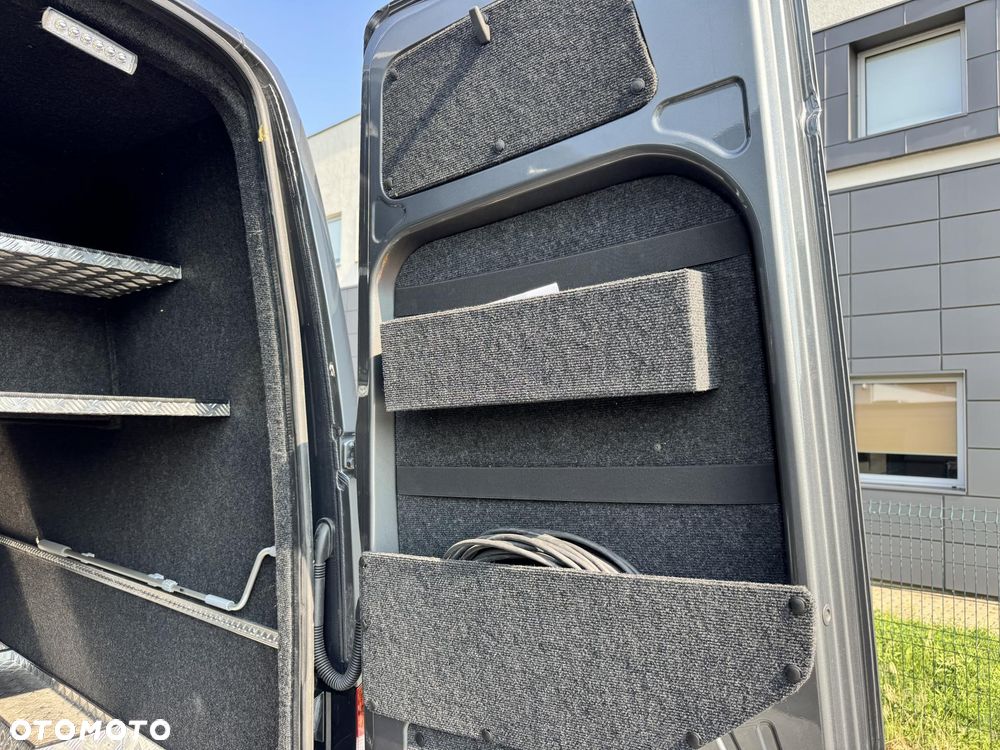 Mercedes-Benz Sprinter - 25