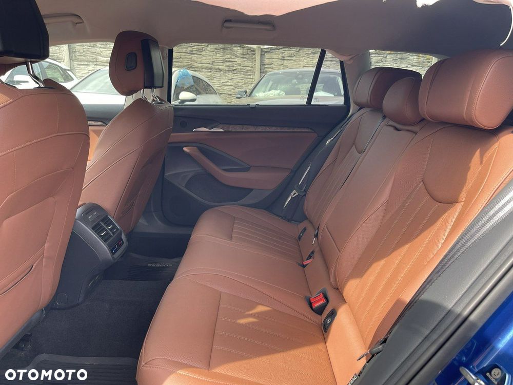 Skoda Superb 2.0 TDI SCR 4x4 L&K DSG - 12