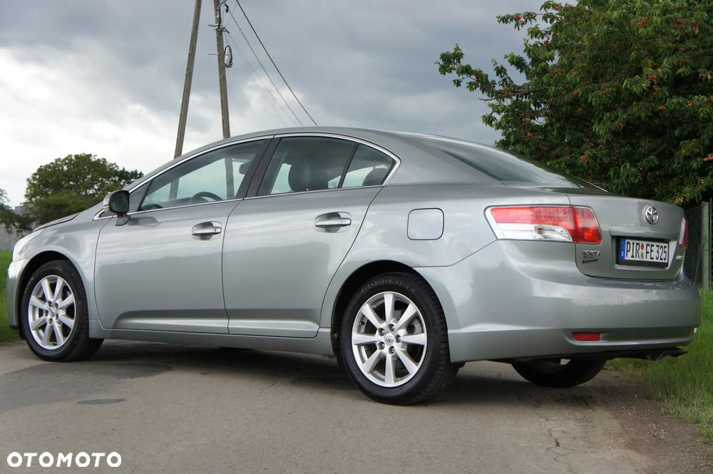 Toyota Avensis 1.8 Comfort - 10