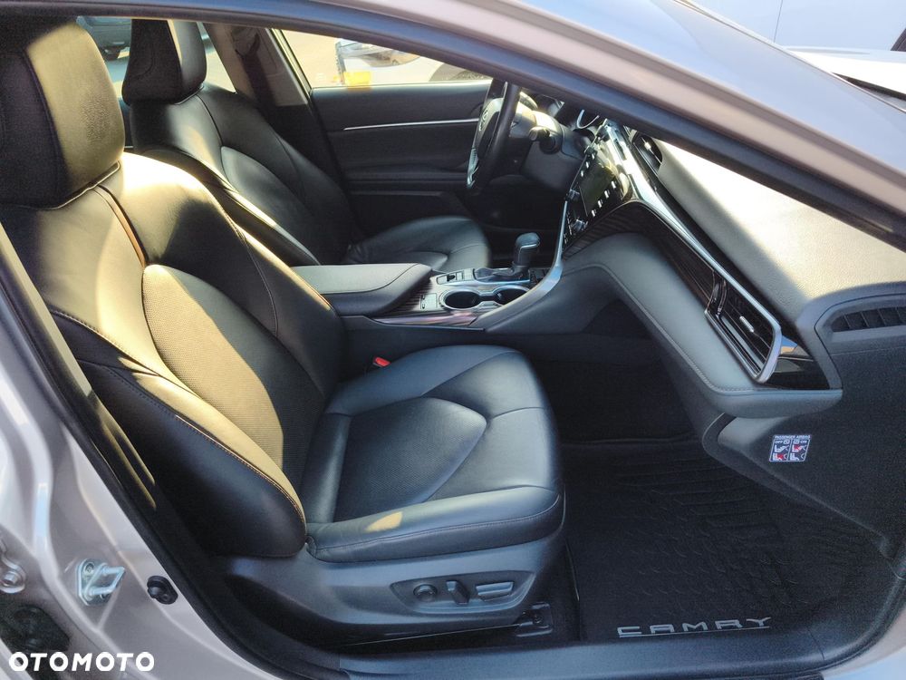 Toyota Camry 2.5 Hybrid Executive CVT - 9