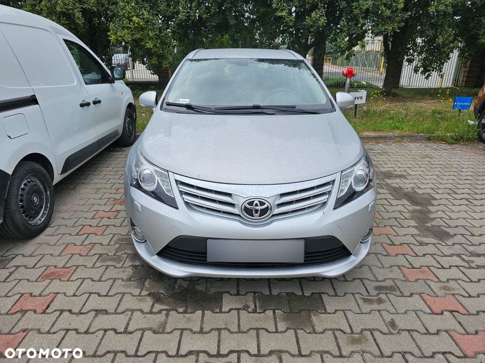 Toyota Avensis 2.0 D-4D Sol - 2